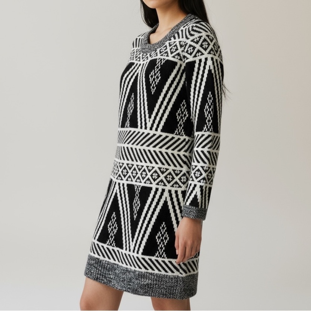 🍀2/$22 Pink Rose Geometric Long Sleeve Black White Sweater Dress Womens Medium